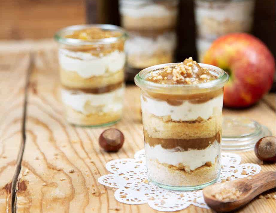 Apfel-Tiramisu Arbeitszeit 40 Min.Garzeit 30 Min. 8 WECK-Sturzgläser à 160 ml