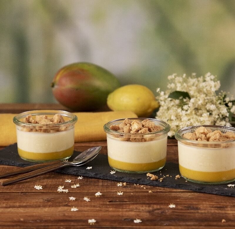 Holunder-Mango-Dessert mit Streuseln Arbeitszeit 30 Min. 5 Dessertgläschen