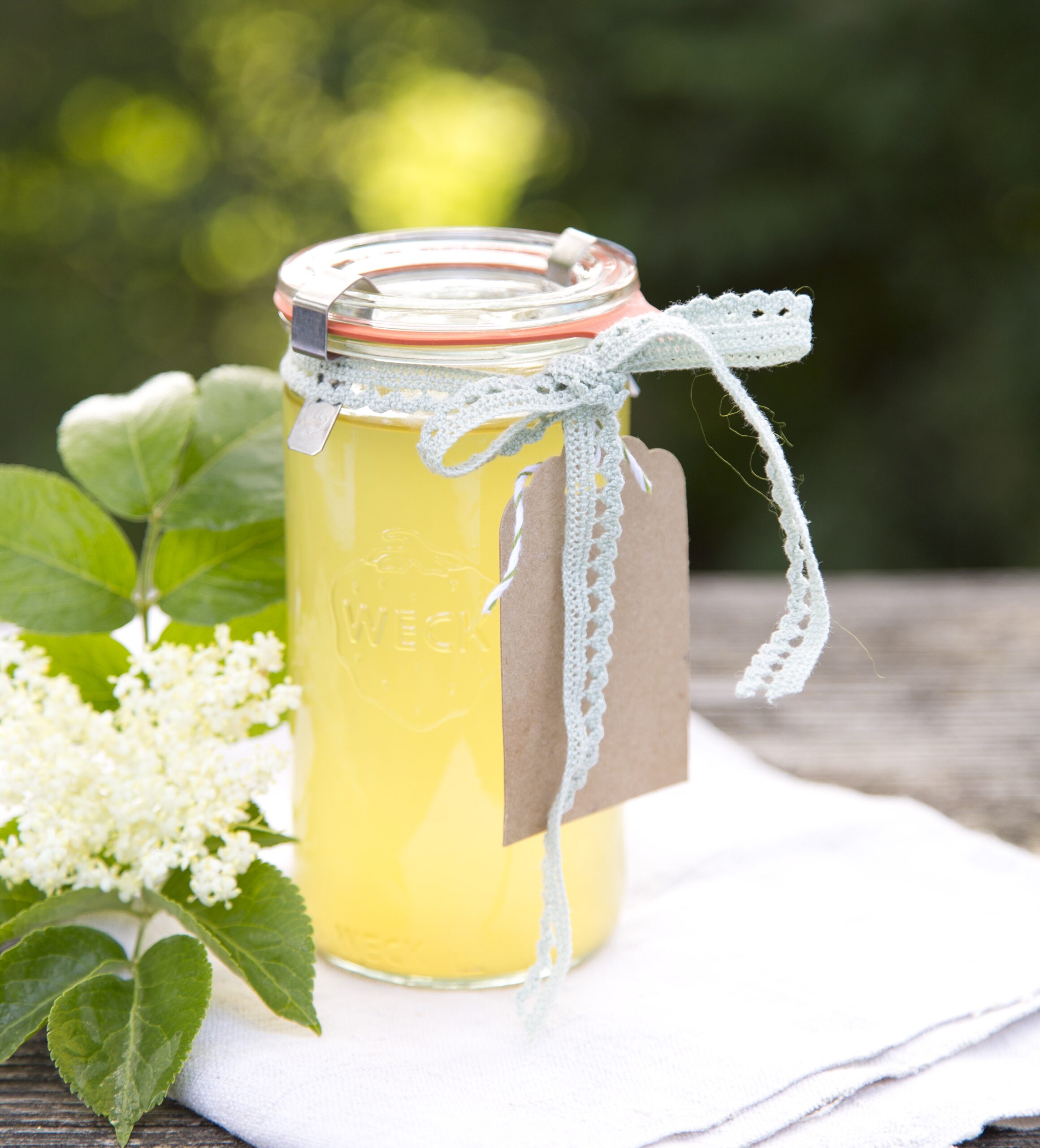 Holunderblüten-Sirup 4 WECK-Zylindergläser à 340 ml mit Einkochringen, Einweck-Klammern und Glasdeckeln