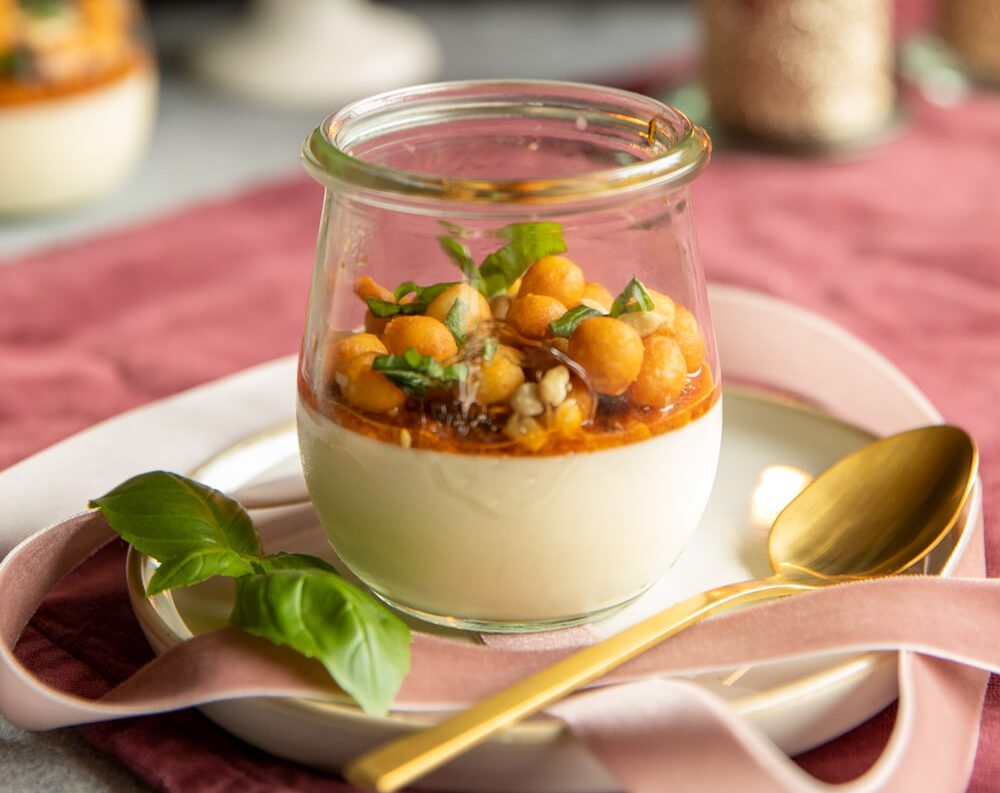 Parmesan-Pannacotta mit Tomaten-Pesto