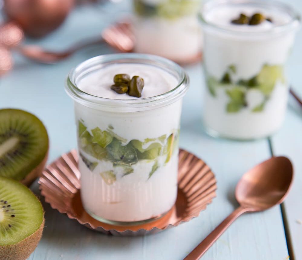 Quarkdessert mit Kiwi & Pistazien