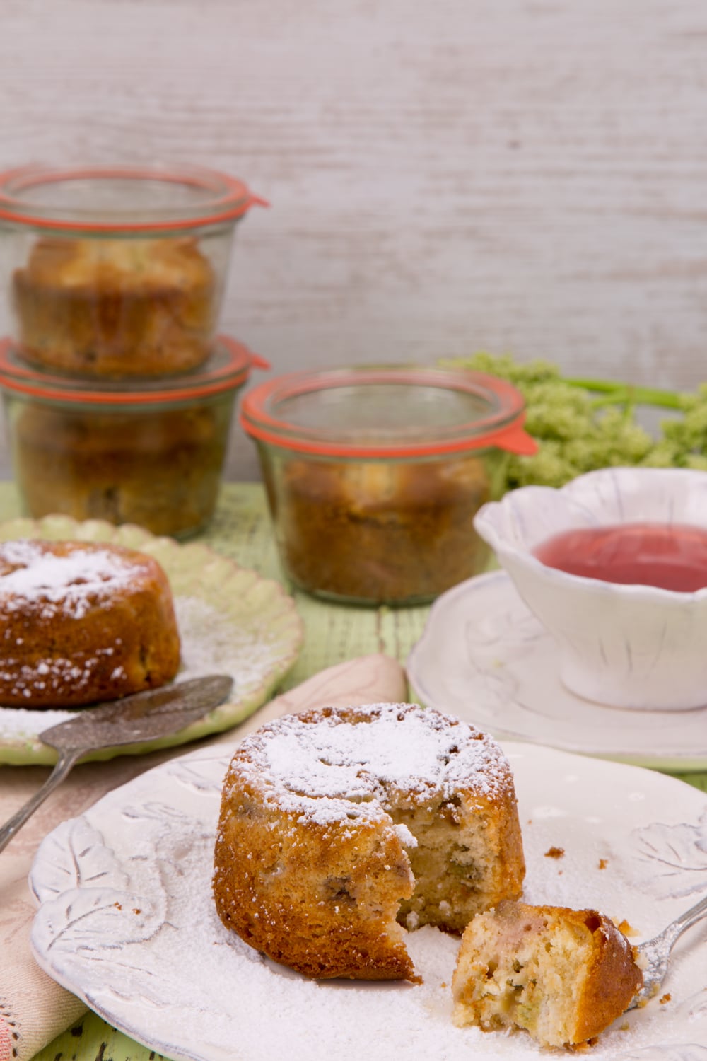 Rhabarber-Kuchen Arbeitszeit 1 minute minKoch-/Backzeit 25 Min.Einkochzeit 30 Min. 8 WECK-Gläser in Sturzform à 370 ml Inhalt