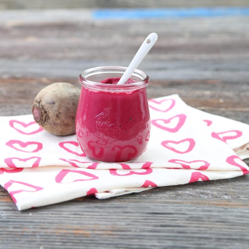 Rote-Bete-Erdnuss-Pesto Arbeitszeit 15 Min.Gesamtzeit 15 Min. 2 WECK Gläser Tulpenform à 220 ml