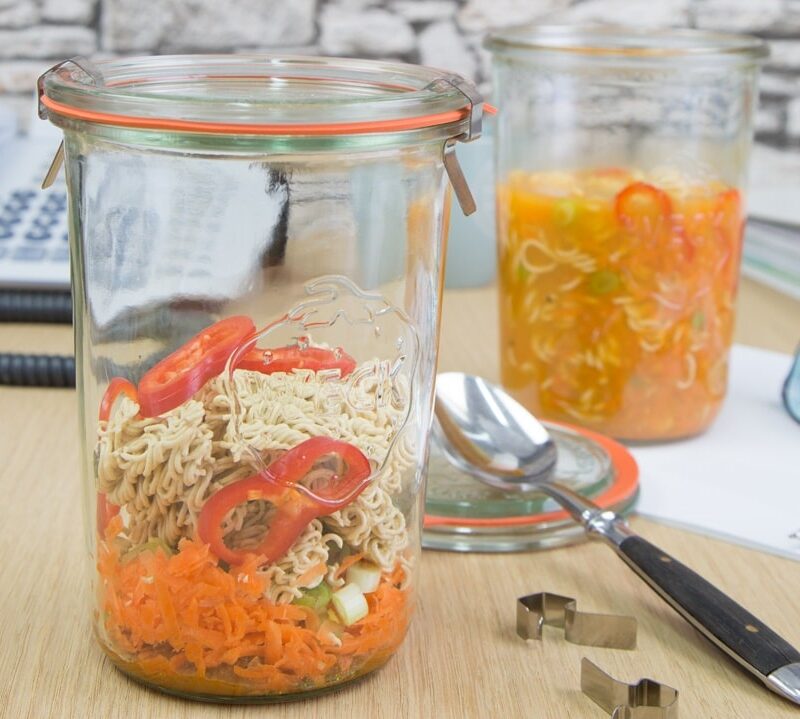 Schnelle Nudelsuppe Arbeitszeit 15 Min.Wartezeig 10 Min. 1 WECK-Glas in Sturzform von 850 ml Inhalt