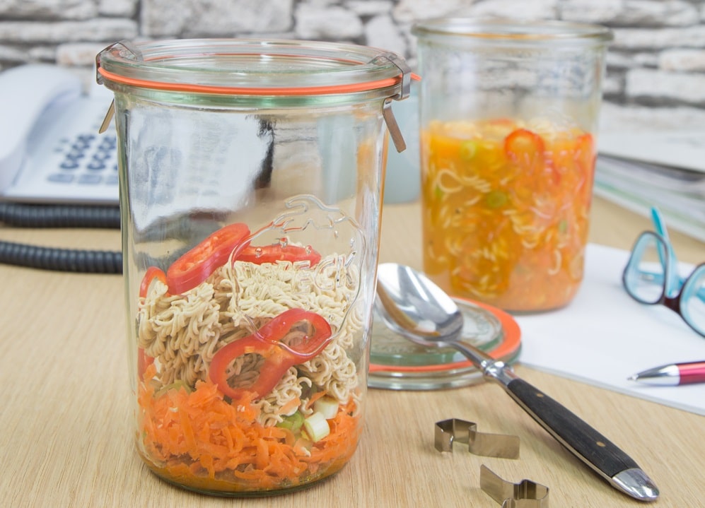 Schnelle Nudelsuppe Arbeitszeit 15 Min.Wartezeig 10 Min. 1 WECK-Glas in Sturzform von 850 ml Inhalt