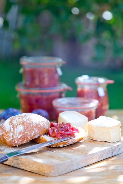 Zwetschgen-Zwiebel-Chutney Arbeitszeit 25 Min.Koch-/Backzeit 15 Min.Gesamtzeit 40 Min. 4 WECK Sturzgläser à 290 ml